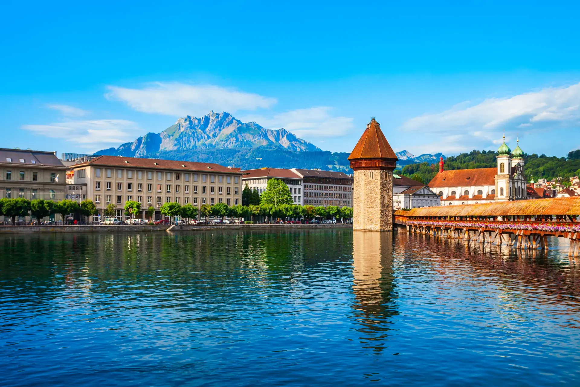 Luzern mit Kapellbrücke, Wasserturm und Pilatus